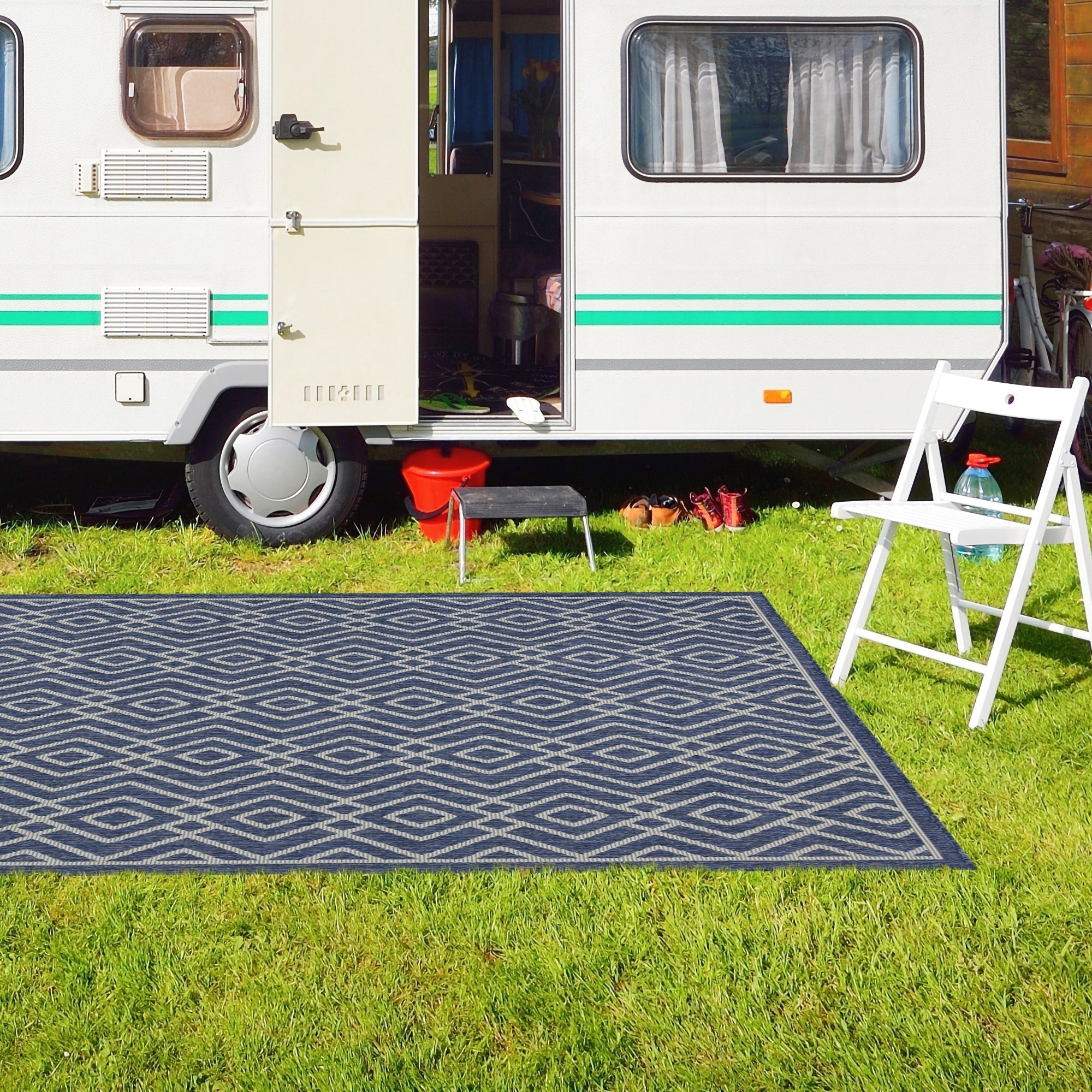 Diamond or Medallion? Pick the Right Outdoor Rug Pattern for Your Home ...