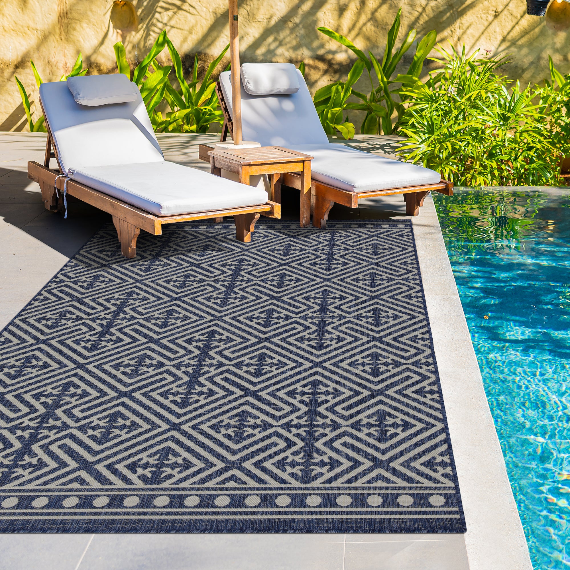 Outdoor Rugs Medallion Collection Dark Blue Cream