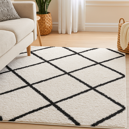 Shaggy Rug Lined Diamond White Black Line