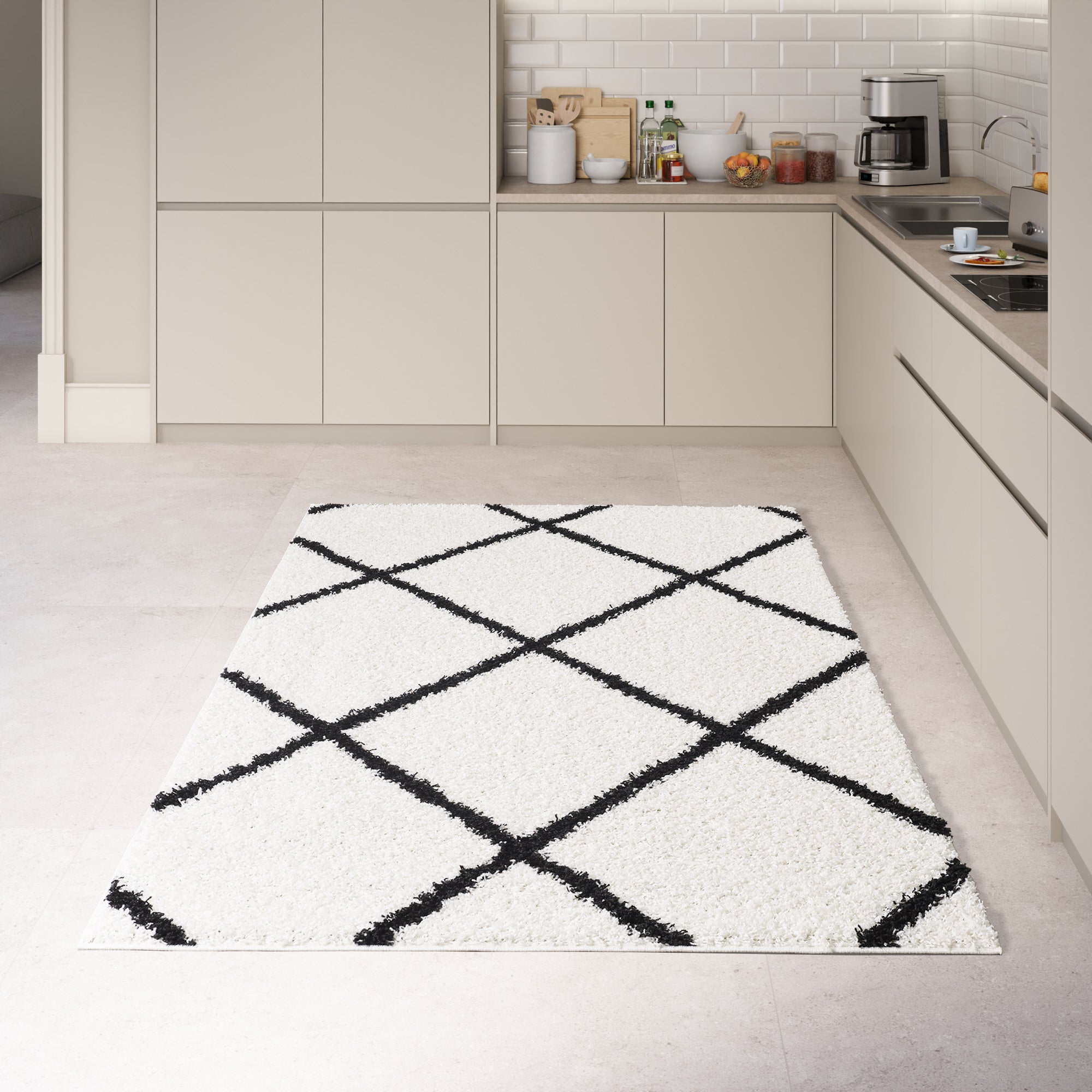 Shaggy Rug Lined Diamond White Black Line