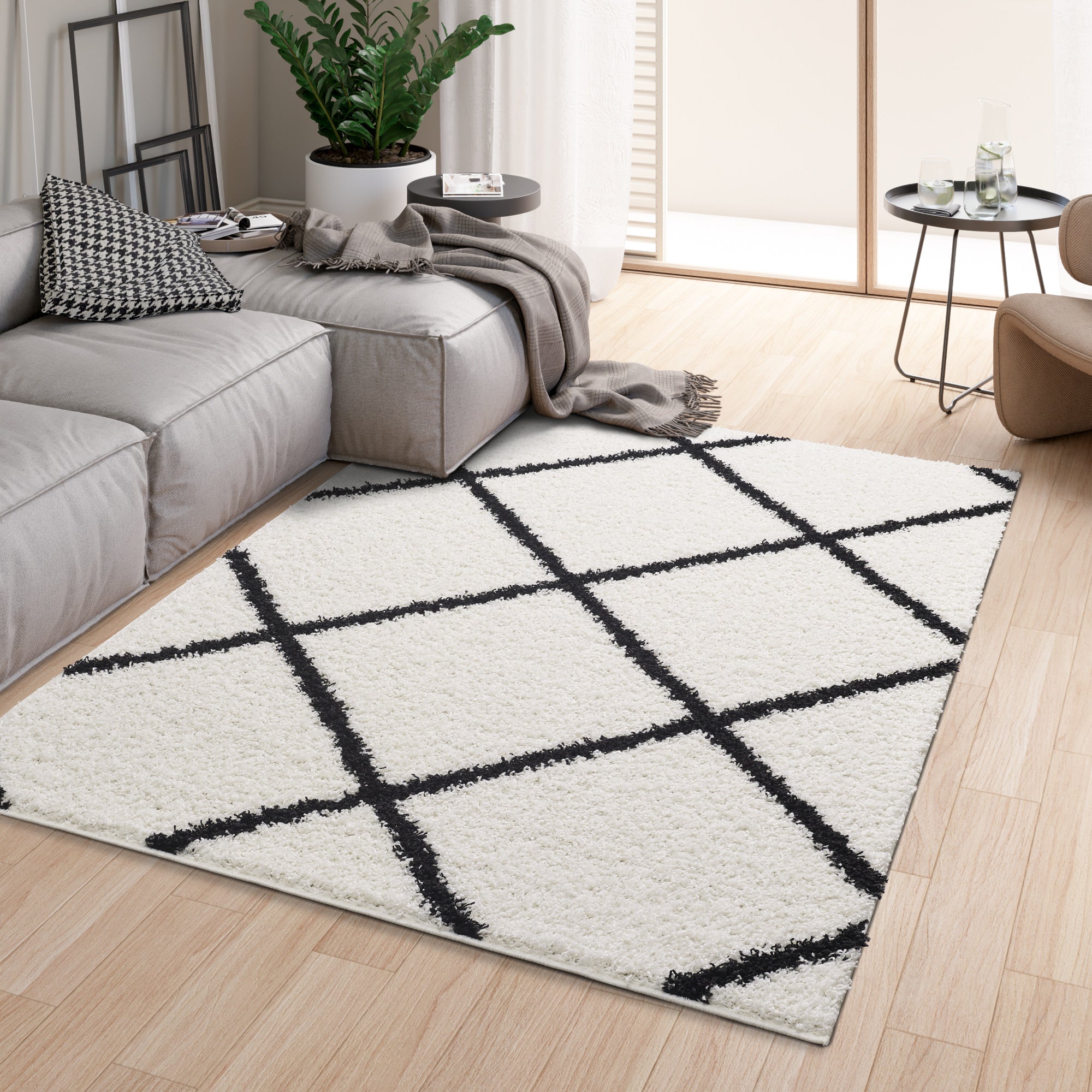 Shaggy Rug Lined Diamond White Black Line