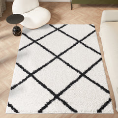 Shaggy Rug Lined Diamond White Black Line